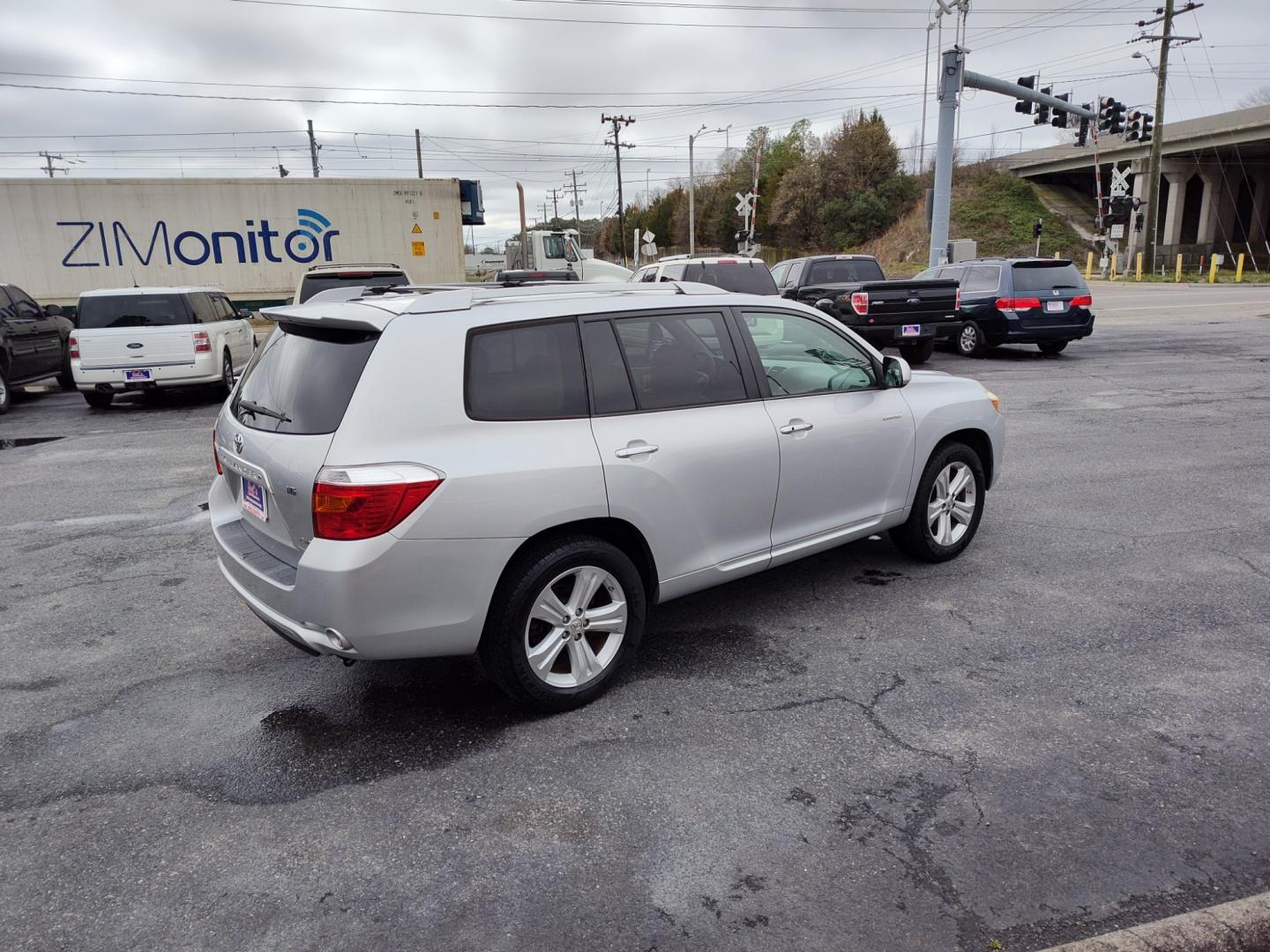 2009 Silver Toyota Highlander (JTEES42AX92) , located at 5700 Curlew Drive, Norfolk, VA, 23502, (757) 455-6330, 36.841885, -76.209412 - Photo#17